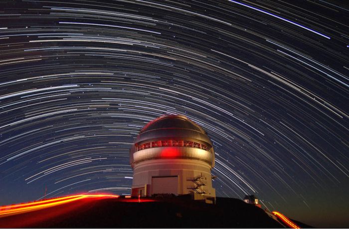 Twin Optical-Infrared Telescopes in Gemini Observatory